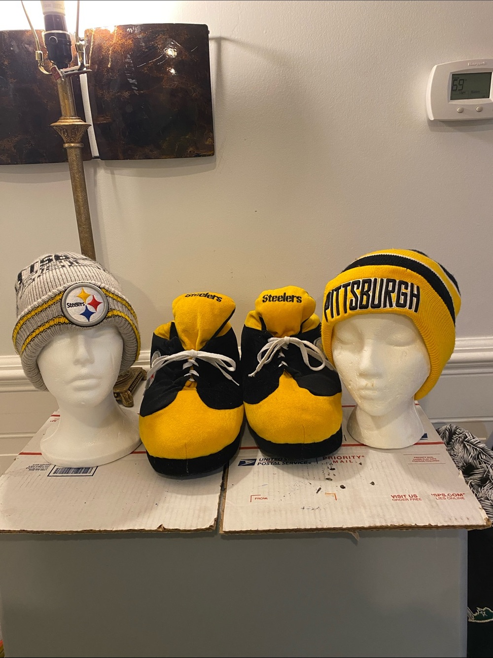Steelers size XL shoes and 2 Caps unisex good condition